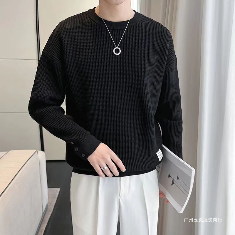 A beige laid-back style top for men, a high-end design for spring and autumn, a long-sleeved shirt from a trendy brand, paired with a round-neck base layer Application Scenario