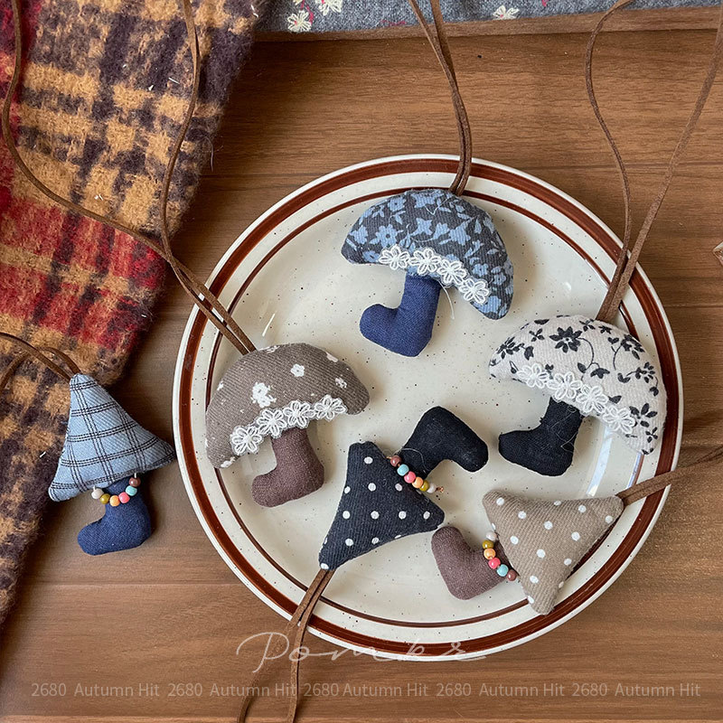 New Korean-style fabric mushroom necklace, hand-padded cotton children's versatile clothing pendant, forest-themed polka dot floral accessory, Pom.kr retro fabric mushroom necklace: Check polka dot embellished with lace beads, gentle autumn and winter