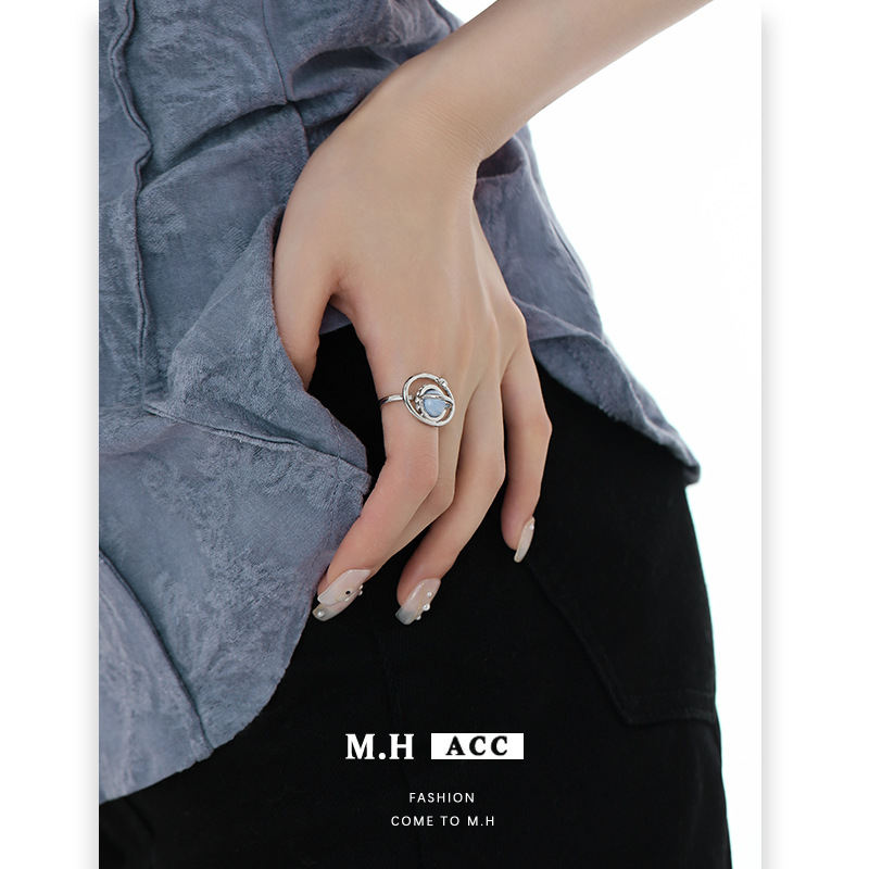 Original design of a planetary ring for women, a unique, light luxury and high-end look, with a distinctive, exquisite and individual open index finger ring details Picture