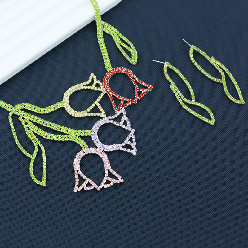 Cross-border European and American design sense rose color rhinestone necklace + earrings jewelry set, exaggerated and fashionable women's personalized accessory set Specification image