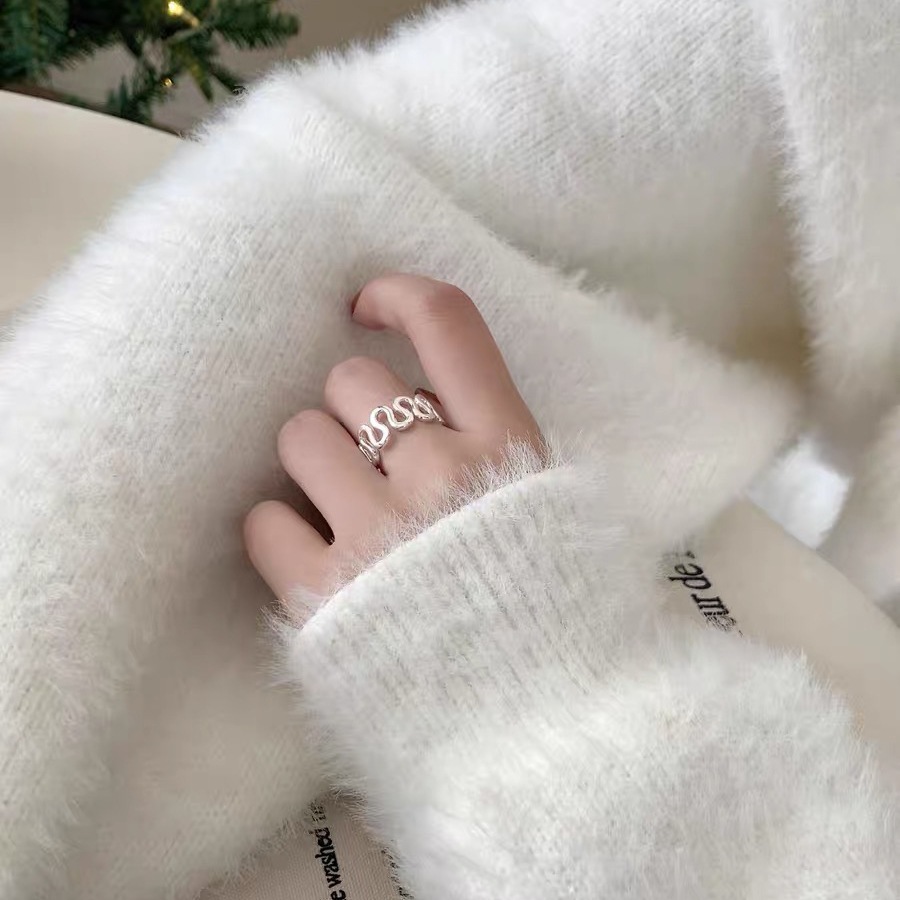 The entire s925 sterling silver wavy ring is unique and stylish for women, versatile for commuting, and features a simple line design with an open ring Specification image