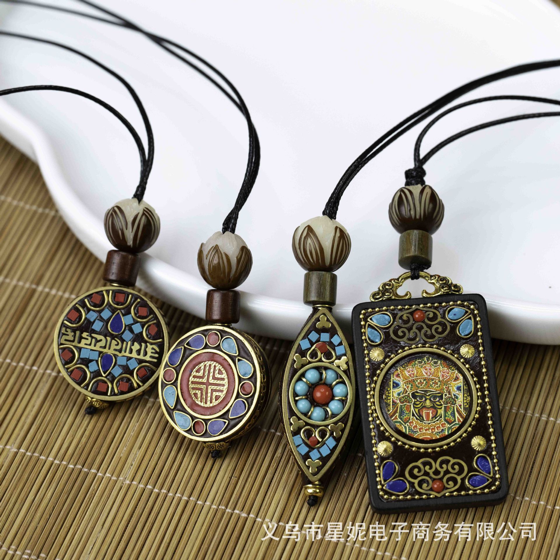 Thangka copper gold-plated pendant decorations, guitar necklaces, silver jewelry accessories, fashionable, individual and trendy accessory matching