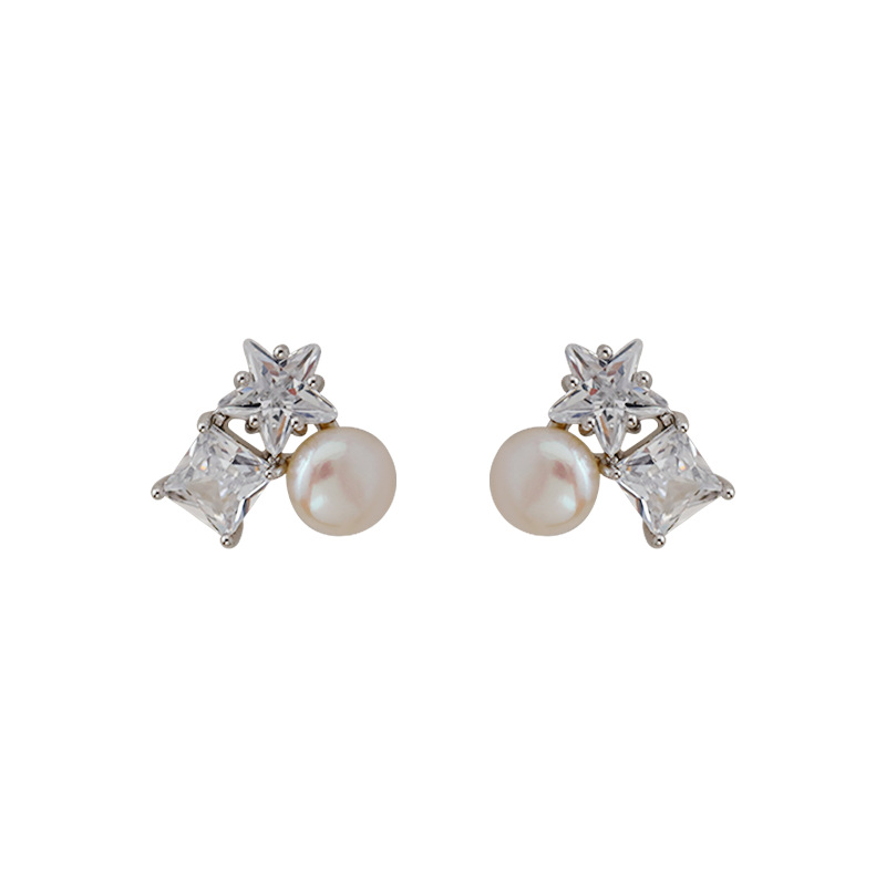 Hyacinth freshwater pearl stud earrings are fashionable, light luxury and super shiny. The five-pointed star zircon earrings have a unique design and will be a bestseller on Douyin in 2025 Item Picture
