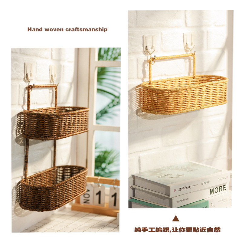 وأرفف على جدران الحمامات مجهزة بأغطية نظيفة تحتوي على سلال من بيض الزنجبيل والثوم في المطابخ Specification image