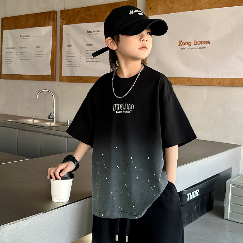 The boy's 2026 summer Starry Sky casual boy short-sleeved shirt, shorts, T-shirt, loose starry sky round-neck half-sleeved top, trendy details Picture