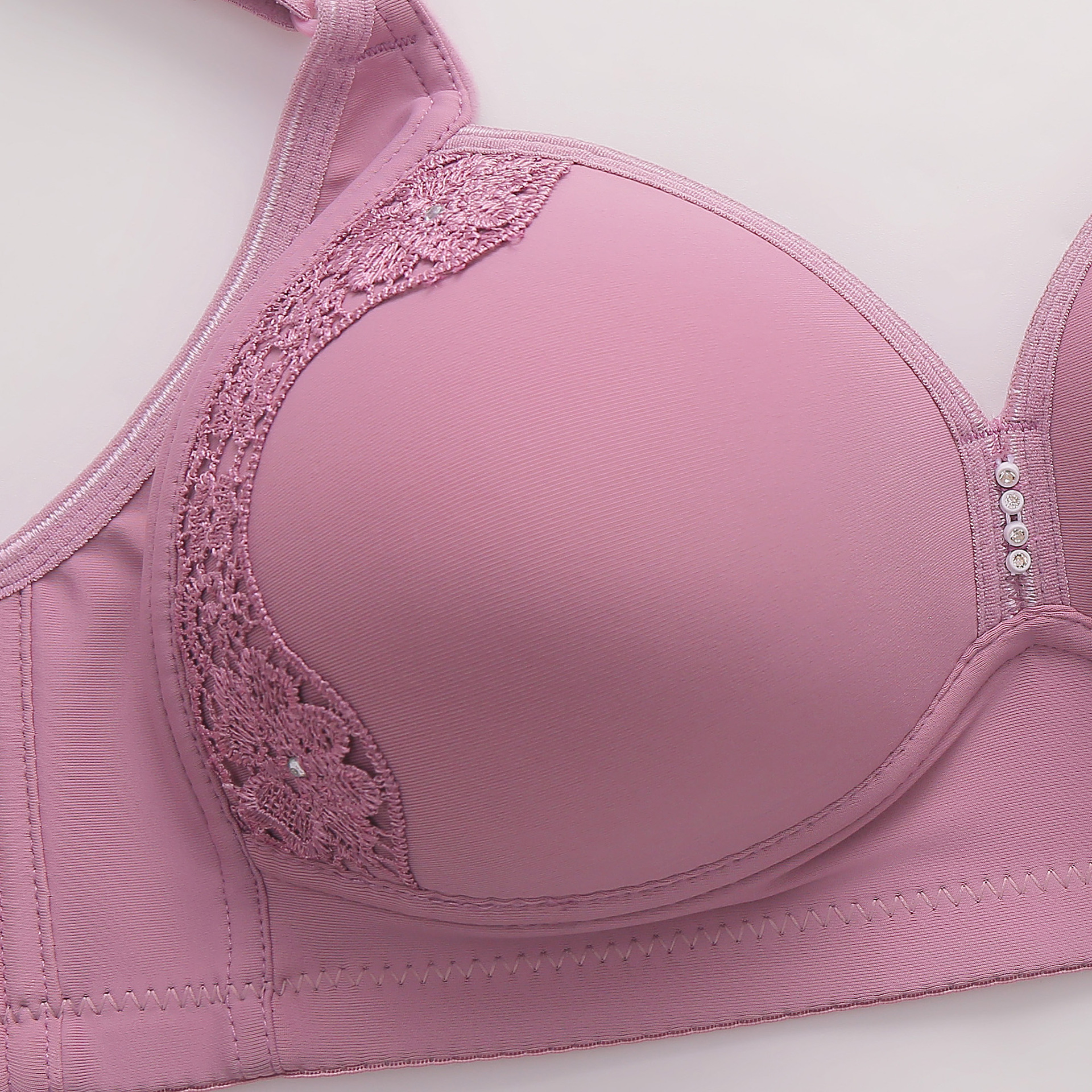 We are in stock of large-sized, thin polyamide three-breasted underwear bras for middle-aged and elderly people without steel rims Specification drawing
