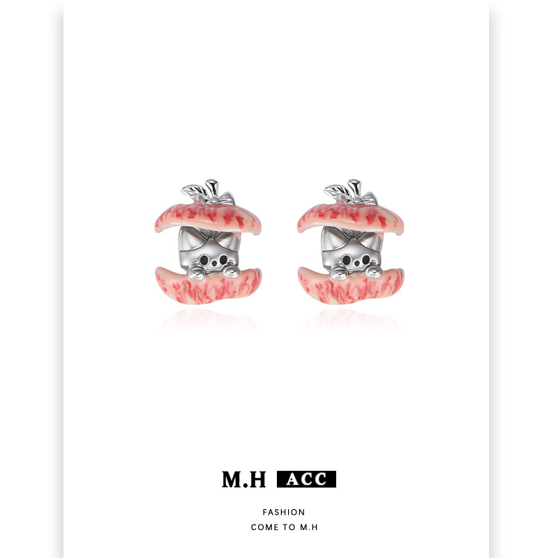 Korean sweet apple cat stud earrings for women, delicate and cute, with a sweet and cool style. Fashionable and versatile silver needle earrings