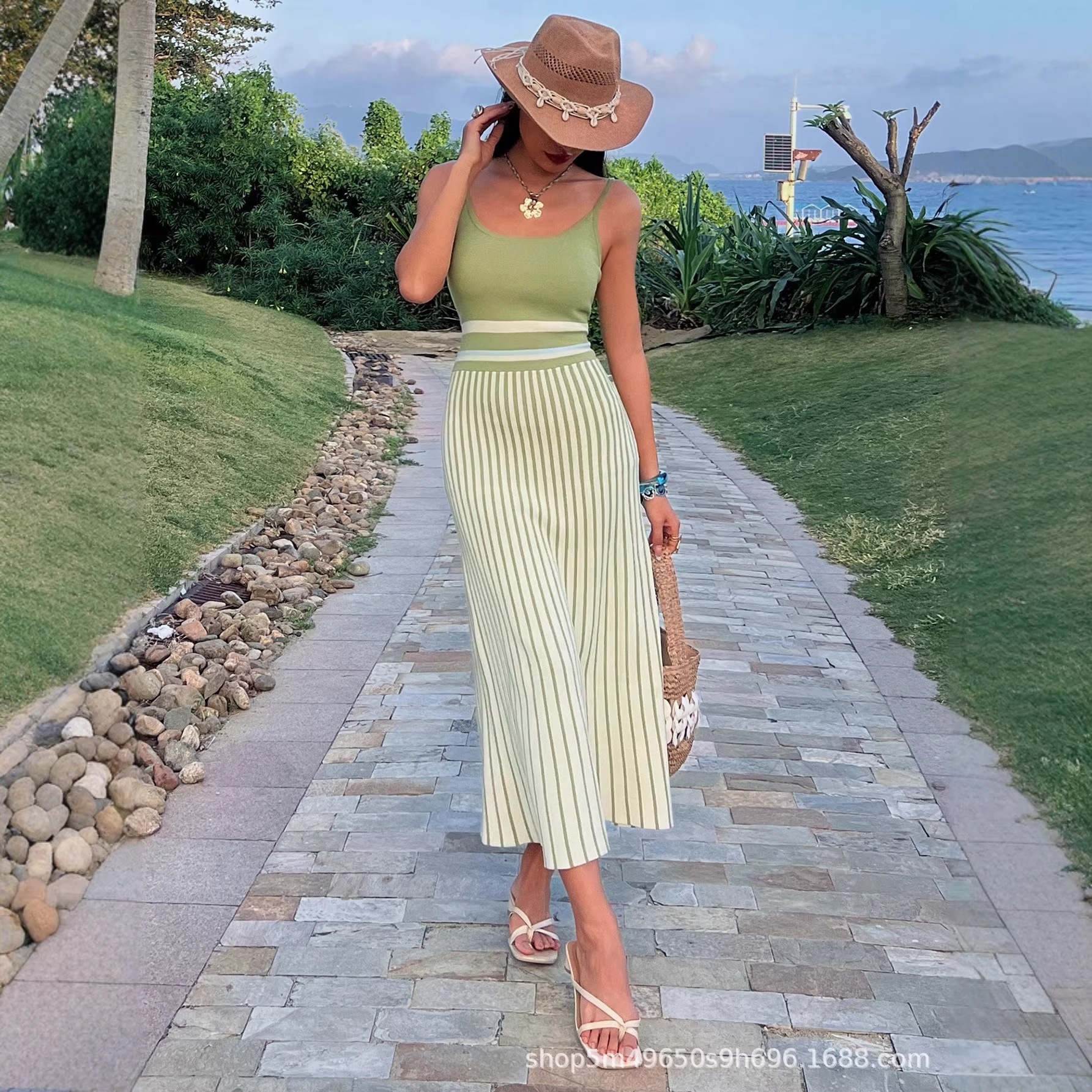 绿色吊带长裙女性海边小径草帽编织包手工沙滩挎包女