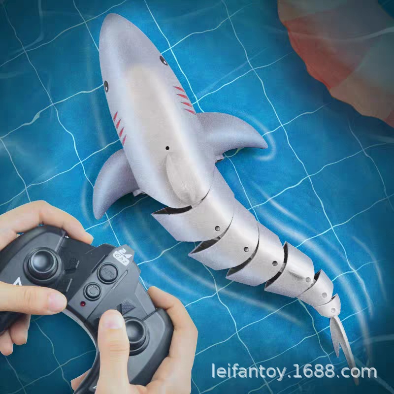Leneng rechargeable remote-controlled shark swimming children's simulation Great white shark Underwater boy submarine Boat model toy Application Scenario