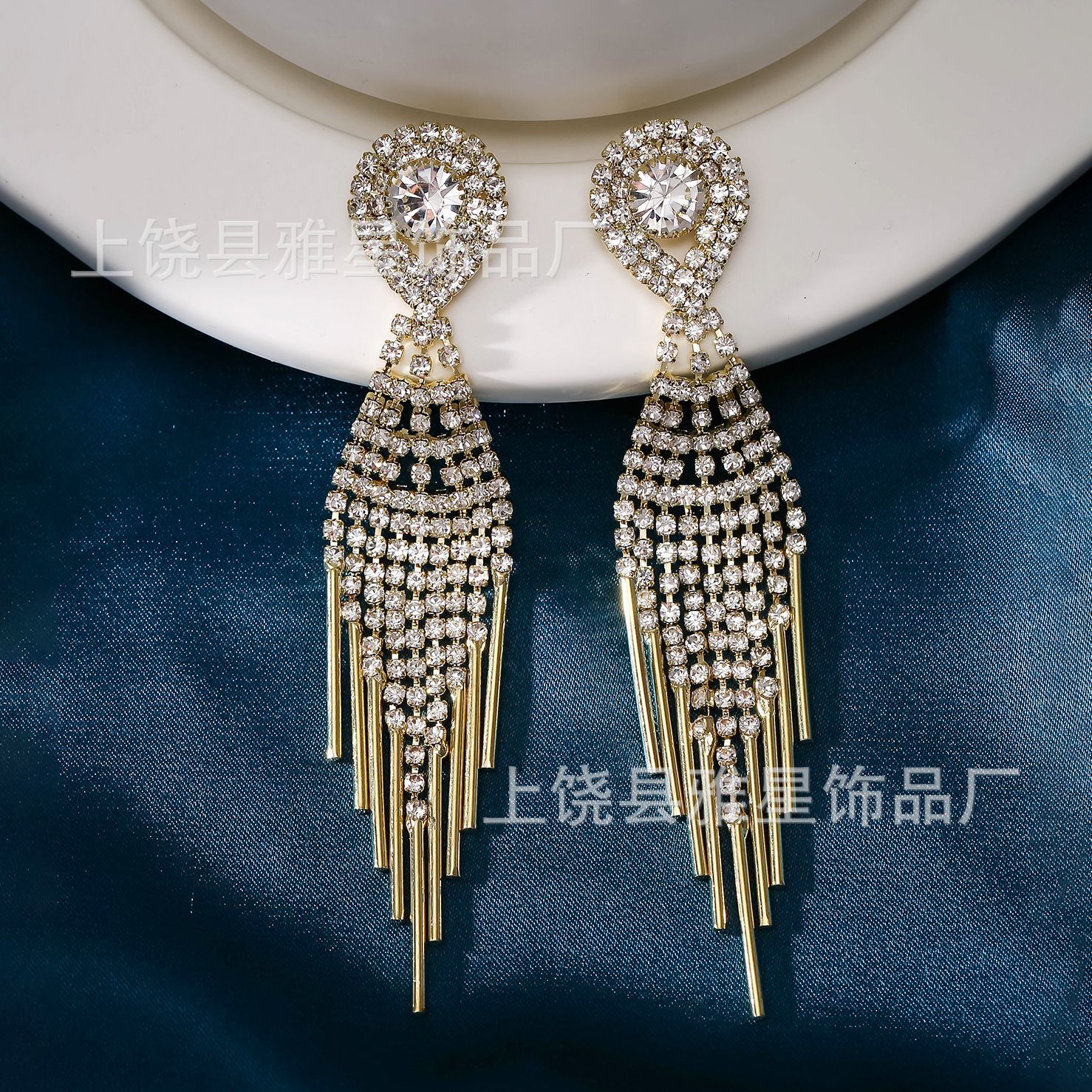 European and American style, super sparkling diamond-encrusted, elegant long tassel earrings, versatile and elegant earrings, internet-famous earrings Application Scenario
