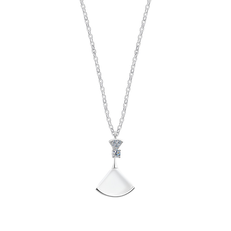 New pure silver zirconium-inlaid small dress necklace for women, white mother-of-pearl fan-shaped trendy fashion, niche Internet celebrity live-streaming supply factory Application Scenario