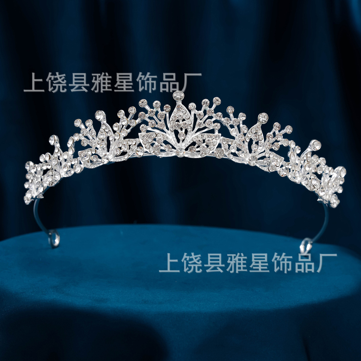 Cross-border best-selling bride's crown headwear, wedding dress accessories, hair bands, princess birthday stage luxury crown rhinestone hair accessories Application Scenario