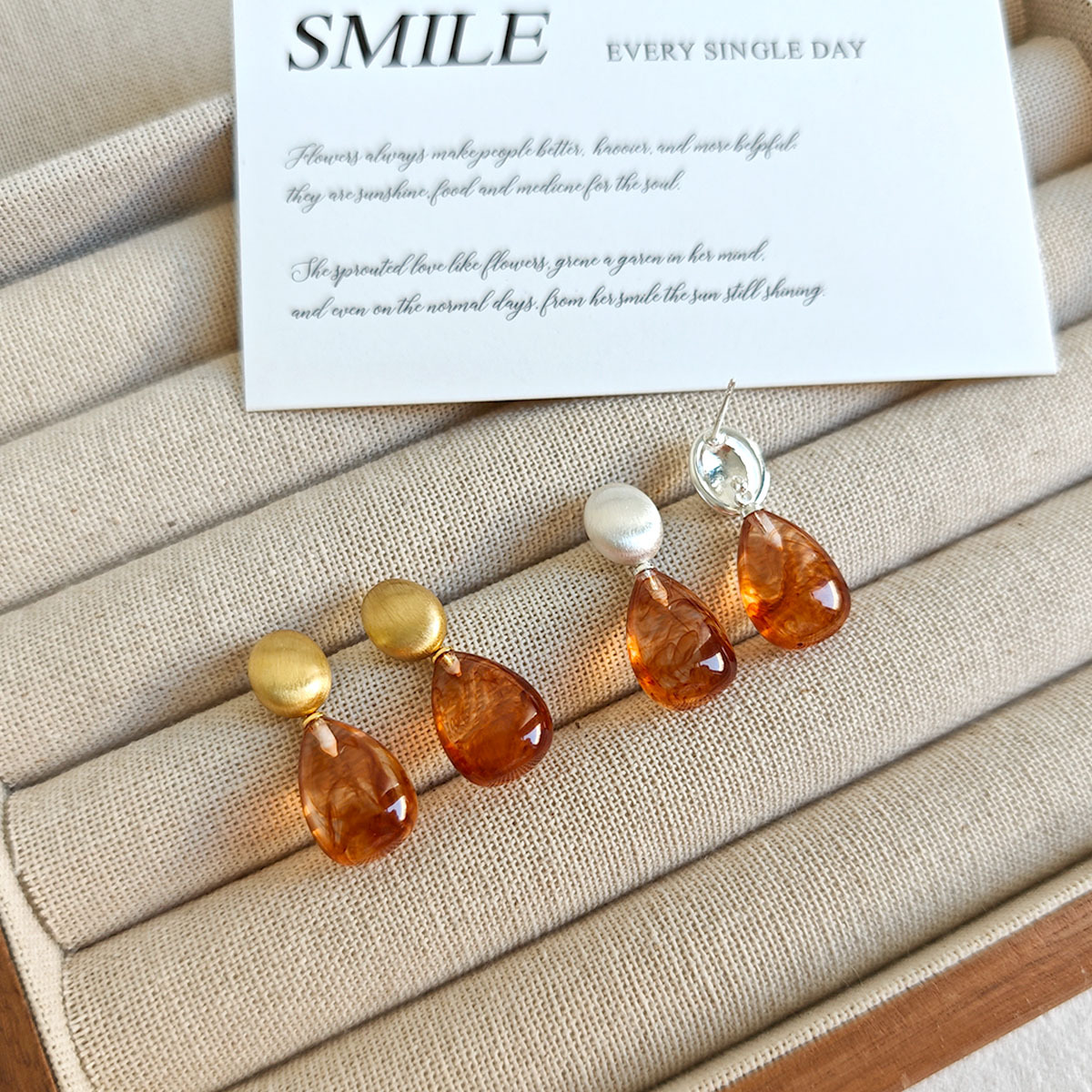 French retro, simple and elegant style, leopard print amber geometric U-shaped stud earrings, women's light luxury and fashionable commuting earrings Specification image