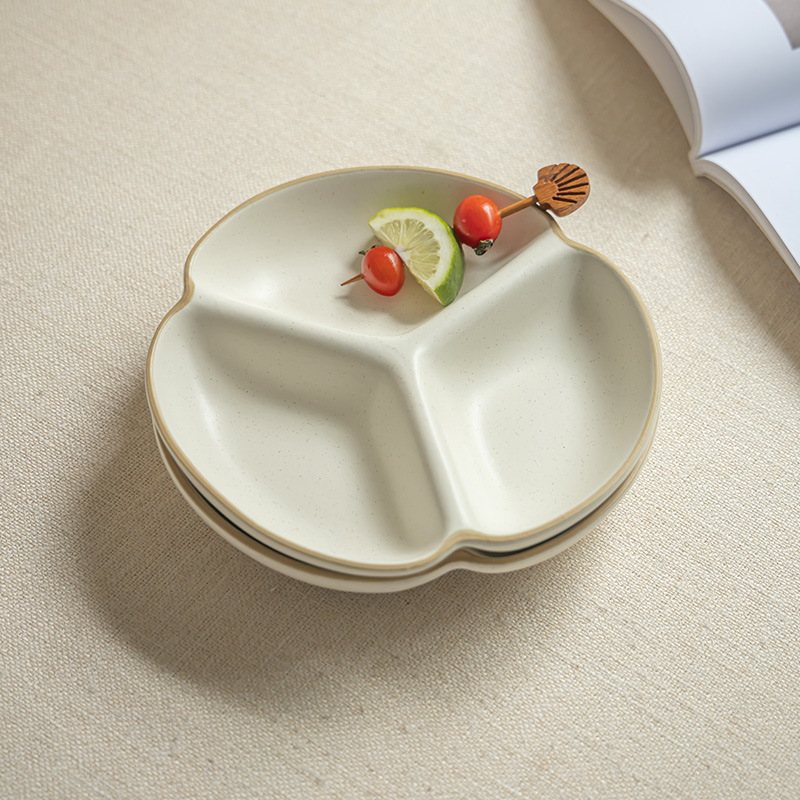 简约风陶瓷三格盘减脂定量分餐盘家用早餐盘水果盘配菜盘饺子盘