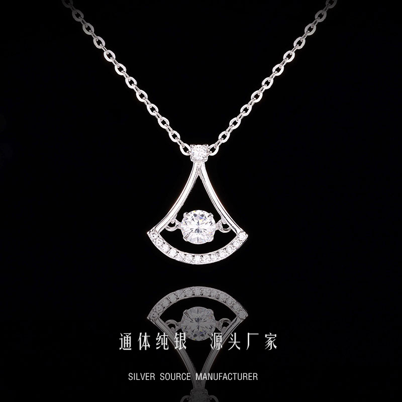 The S925 all-silver small cluster necklace design is a versatile birthday gift necklace with a light luxury style and a short design Specification image