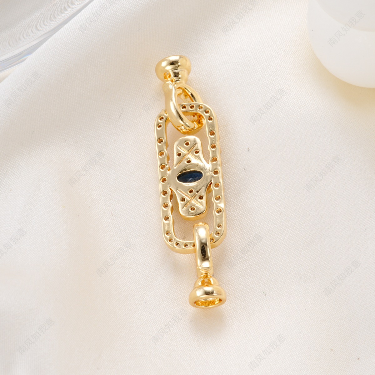 Copper-plated 18k high color retention micro-inlaid rectangular necklace connecting buckle pearl necklace buckle head DIY jewelry accessory Application Scenario