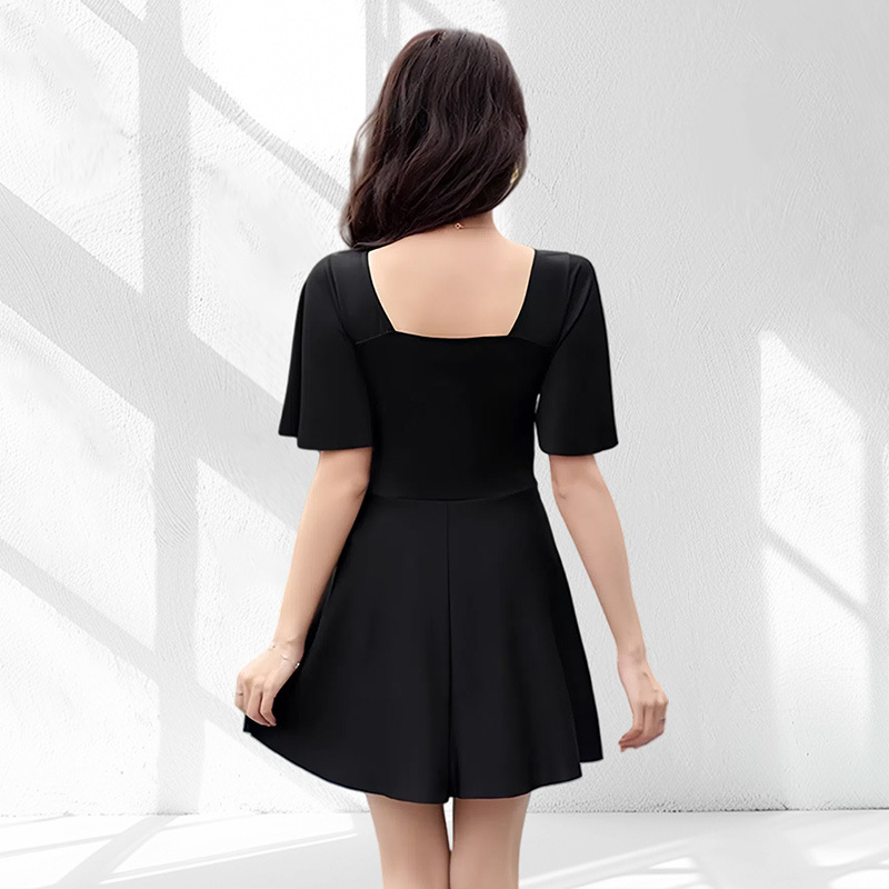 连体泳衣实物图