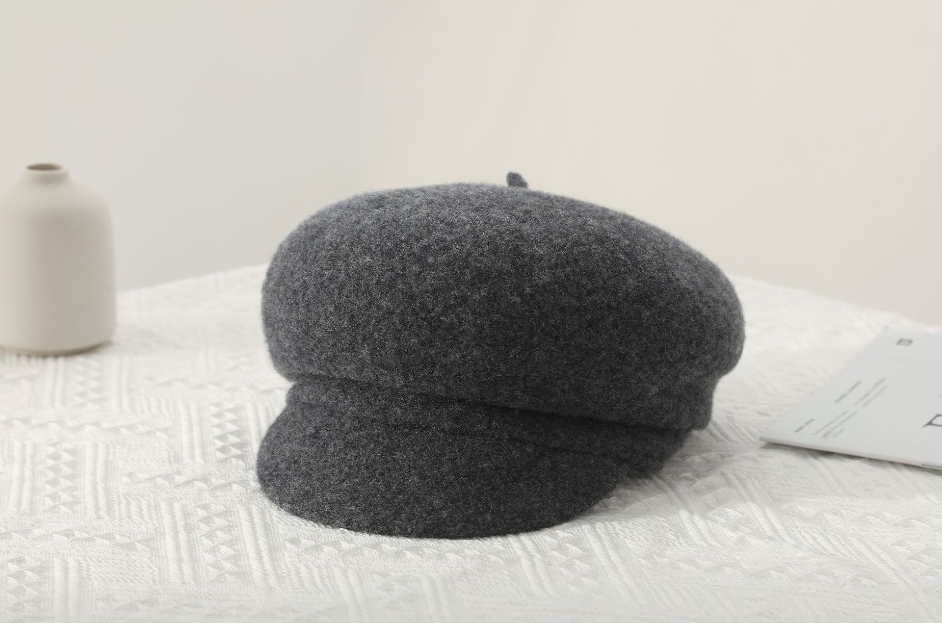 Designer all-wool newsboy cap for women, asymmetrical painter cap for autumn and winter, British style, versatile beret Application Scenario