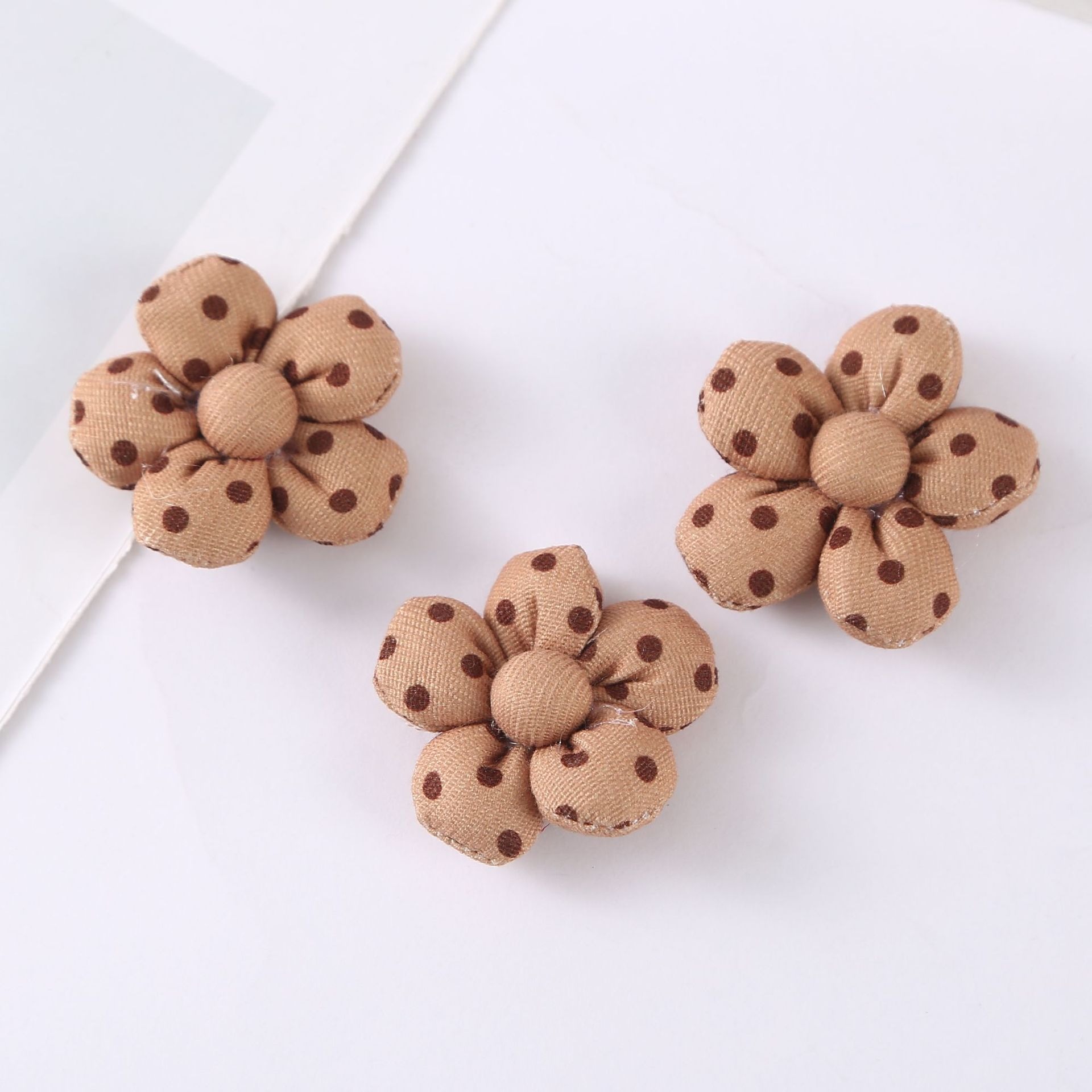 Cute five-petal flower-filled cotton-padded accessories, DIY clothing and accessories, three-dimensional cute woven flowers details Picture