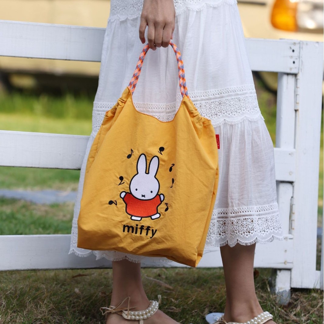 【 Official Authorization 】 Miffy embroidered Canvas Bag, Cute cartoon handbag for girls, versatile student handbag, single-shoulder crossbody bag Application Scenario
