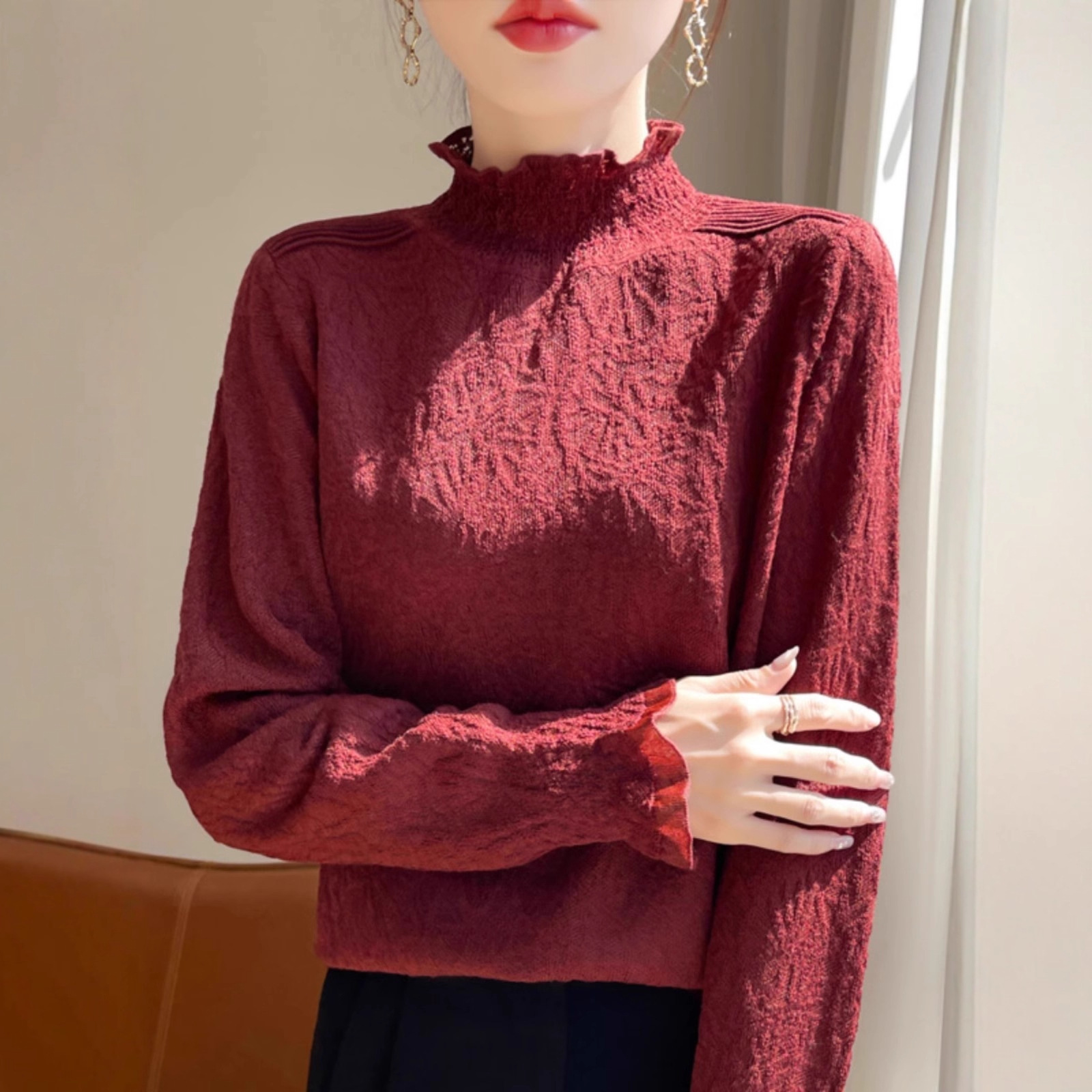 The 2025 autumn/winter new style lace and black ear-trimmed semi-high neck base layer for women is super stylish. Pair it with an A9325 sweater details Picture