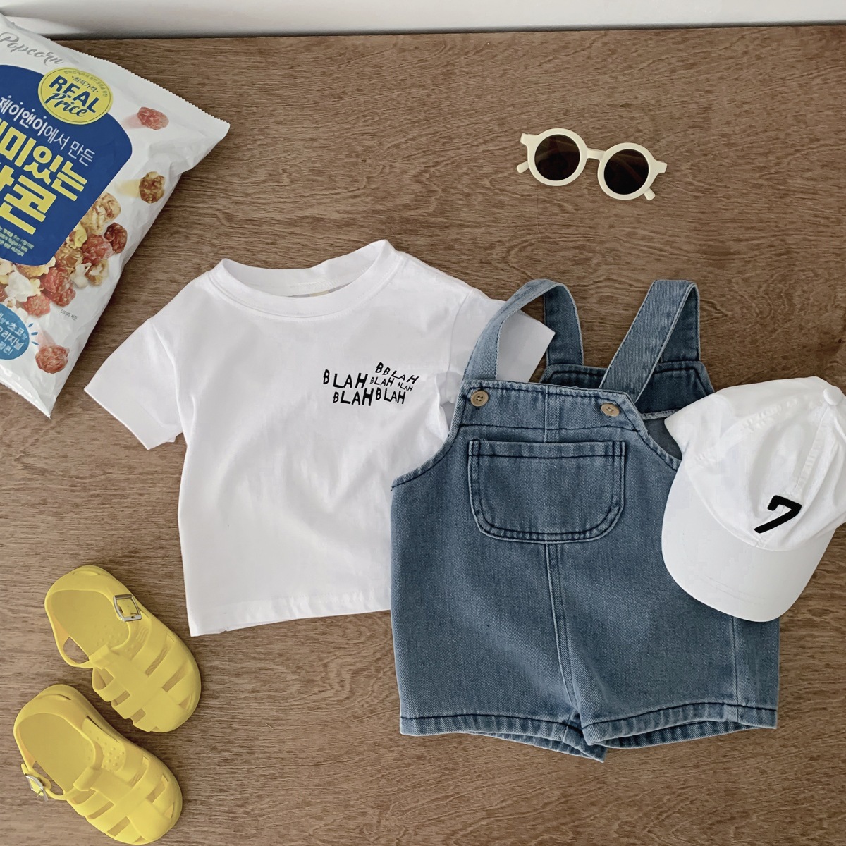 Baby denim carrier shorts Set 2025 New style Children's white T-shirt Summer thin two-piece set for boys and girls details Picture