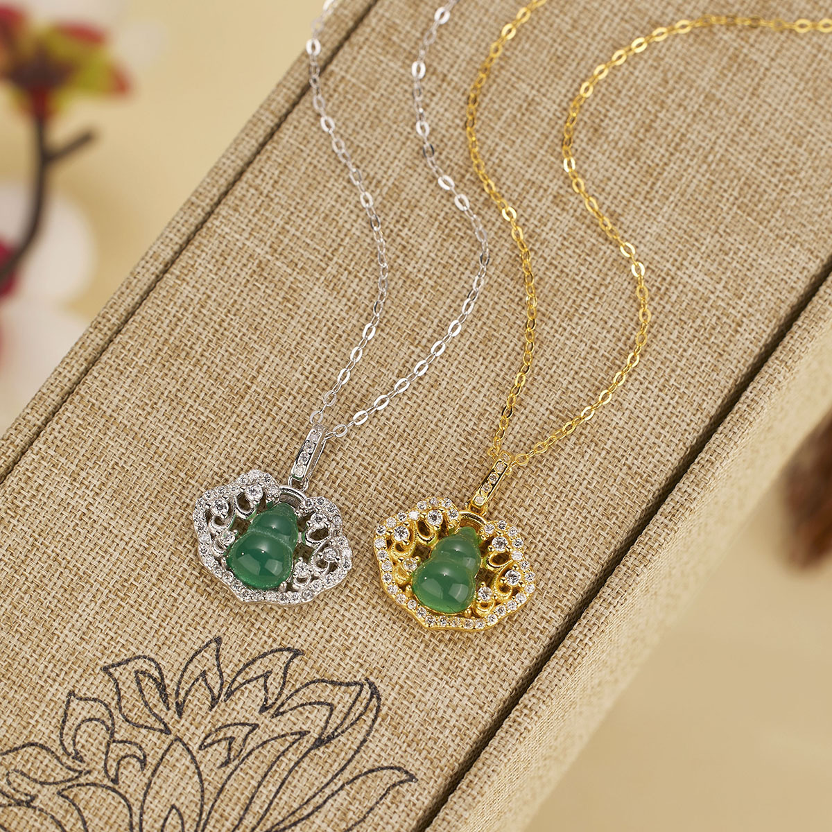 S925 Silver Ruyi Natural chalcedony Gourd Pendant, New Chinese style collarbone chain, Fortune and Peace Lock Manufacturer wholesale Application Scenario