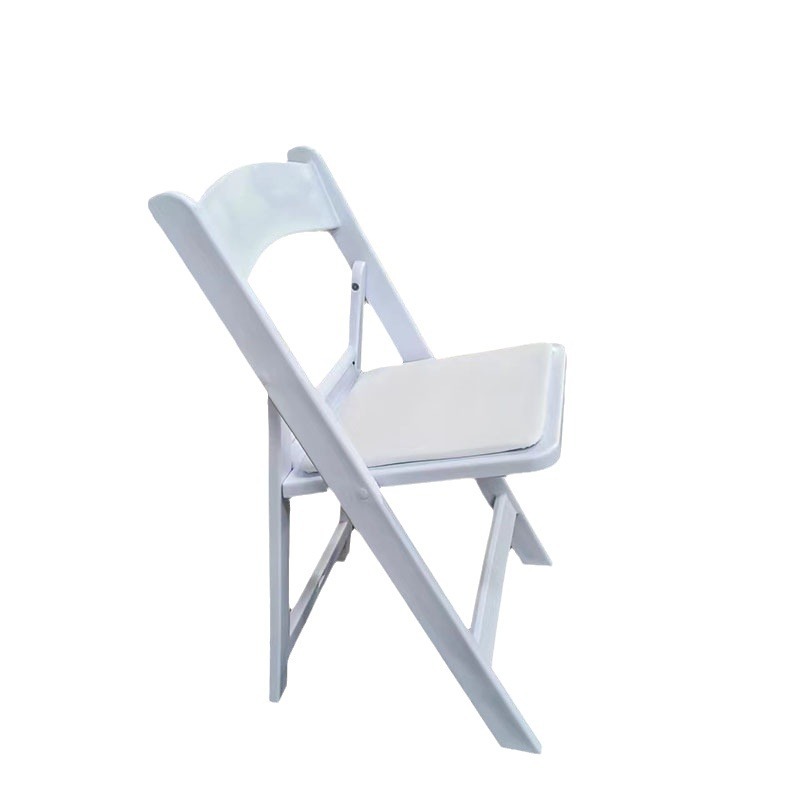 Star Factory wholesals wedding lawn plastic white folding chairs, Wimbledon chairs, and soft-padded chairs for wedding hotels and banquets Item Picture