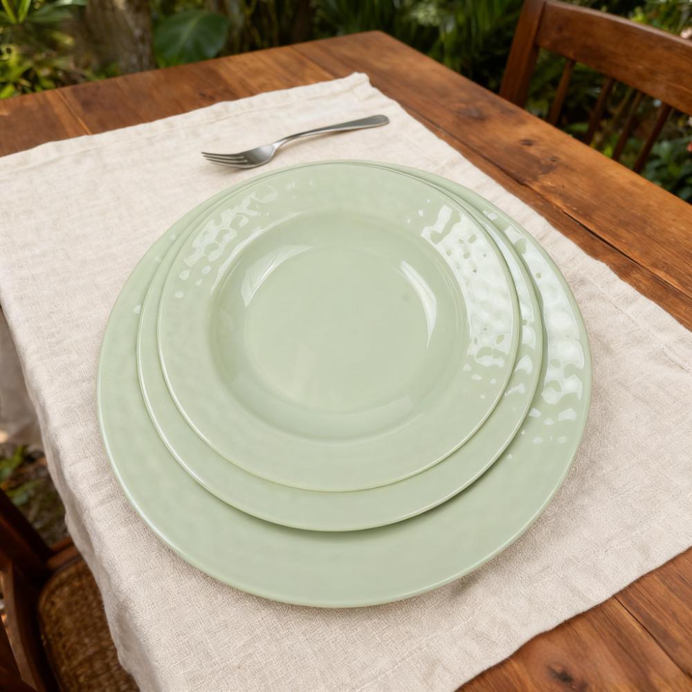 Hotel light green imitation porcelain shallow plates, Western steak plates, seafood plates, and custom-made multi-sized logo melamine tableware plates for restaurants Application Scenario