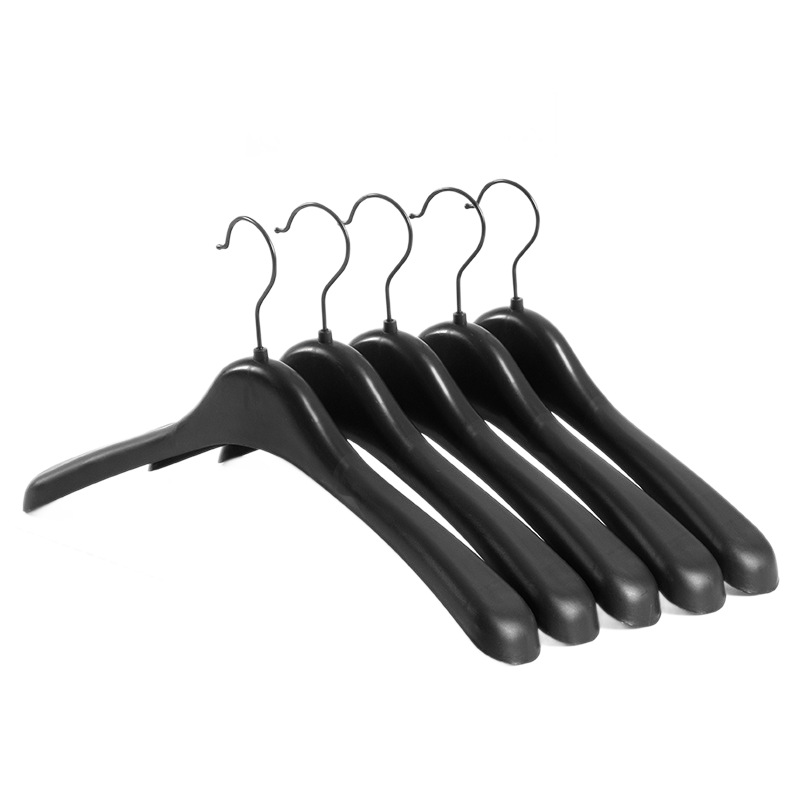 Factory direct sales of wide-shoulder seamless plastic clothes hangers, anti-slip clothes hangers for clothing stores, and household thickened clothes hangers wholesale Item Picture