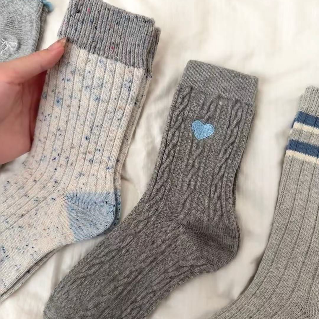 New spring and summer socks in grey series: Super versatile women's socks, simple style cotton socks, warm and comfortable mid-calf fashionable push-pull socks Application Scenario