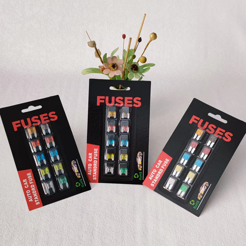 The small and medium-sized car fuse in the card installation, the car fuse in the card suction, 4S foreign trade has entered the e-commerce of auto parts details Picture