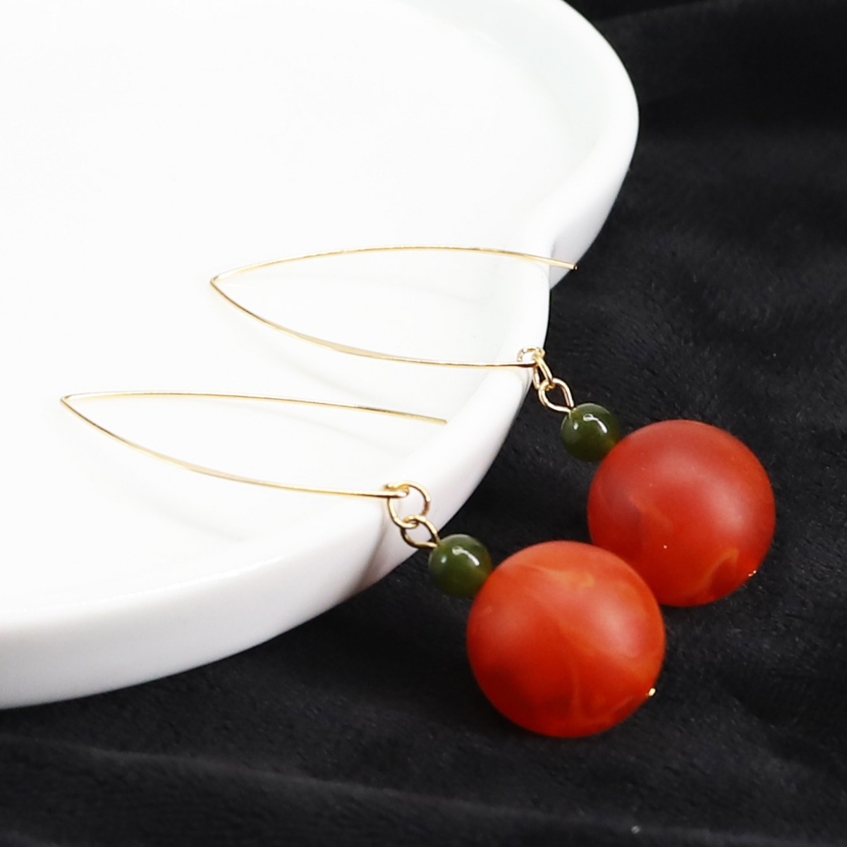 Trendy and personalized beeswax balls, Dongling jade ear hook long creative long hook earrings, ethnic style accessories, female Internet celebrity charm Specification image