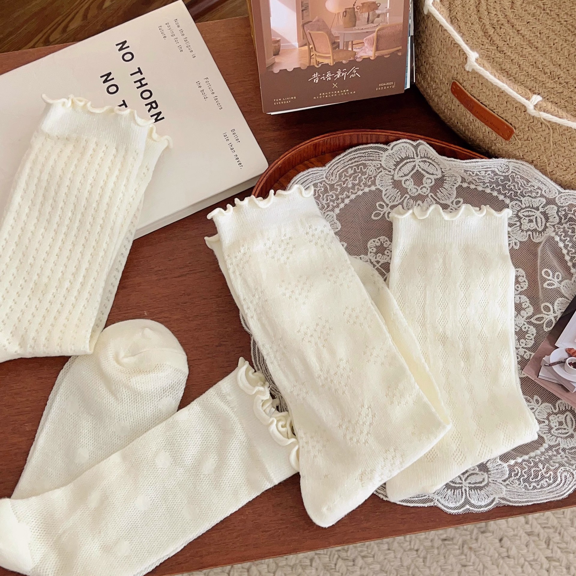 White black ear-rimmed jk women's mid-calf socks, ins trendy and versatile, summer thin Japanese-style cute pile long socks Application Scenario