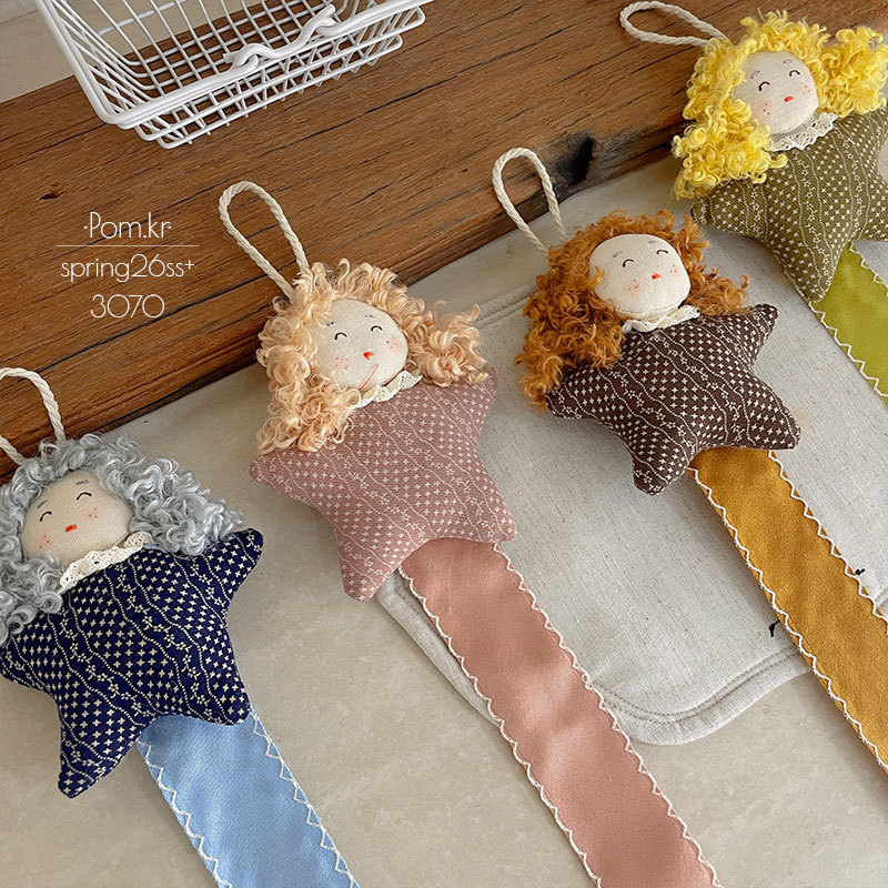New Korean-style cotton-filled three-dimensional curly hair pendant for little girls, cute fabric hair clip accessory storage belt, room decoration Specification image