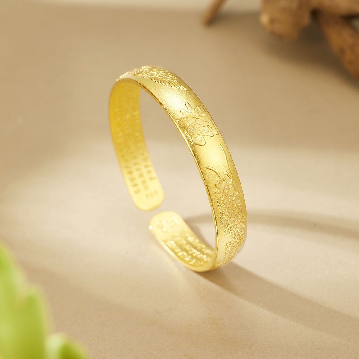 Wholesale Chinese-style copper gold-plated dragon and phoenix "Fu" character bracelets, new Chinese-style "Fu" character heart Sutra "ladies' open-top bracelets full figure