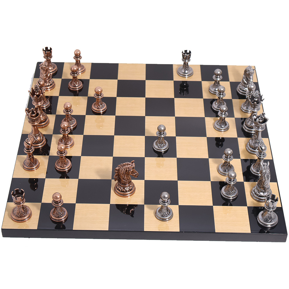 New factory direct sales of desktop chess pieces, metal Baroque chess pieces, smart chess and card games, toy chess, cross-border batch Item Picture