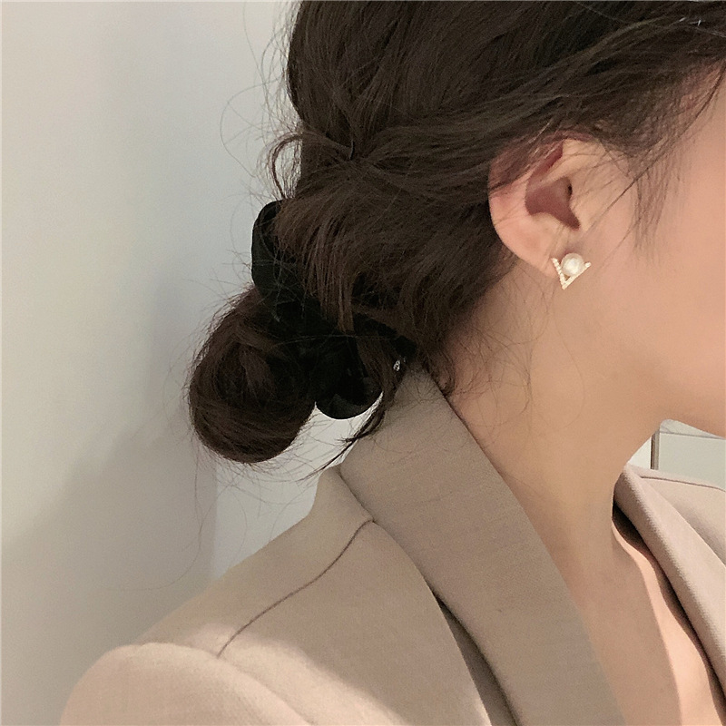 S925 Silver Needle Zircon natural pearl stud earrings with a high-end design, a simple and versatile Korean ear accessory that exudes feminine charm Specification image