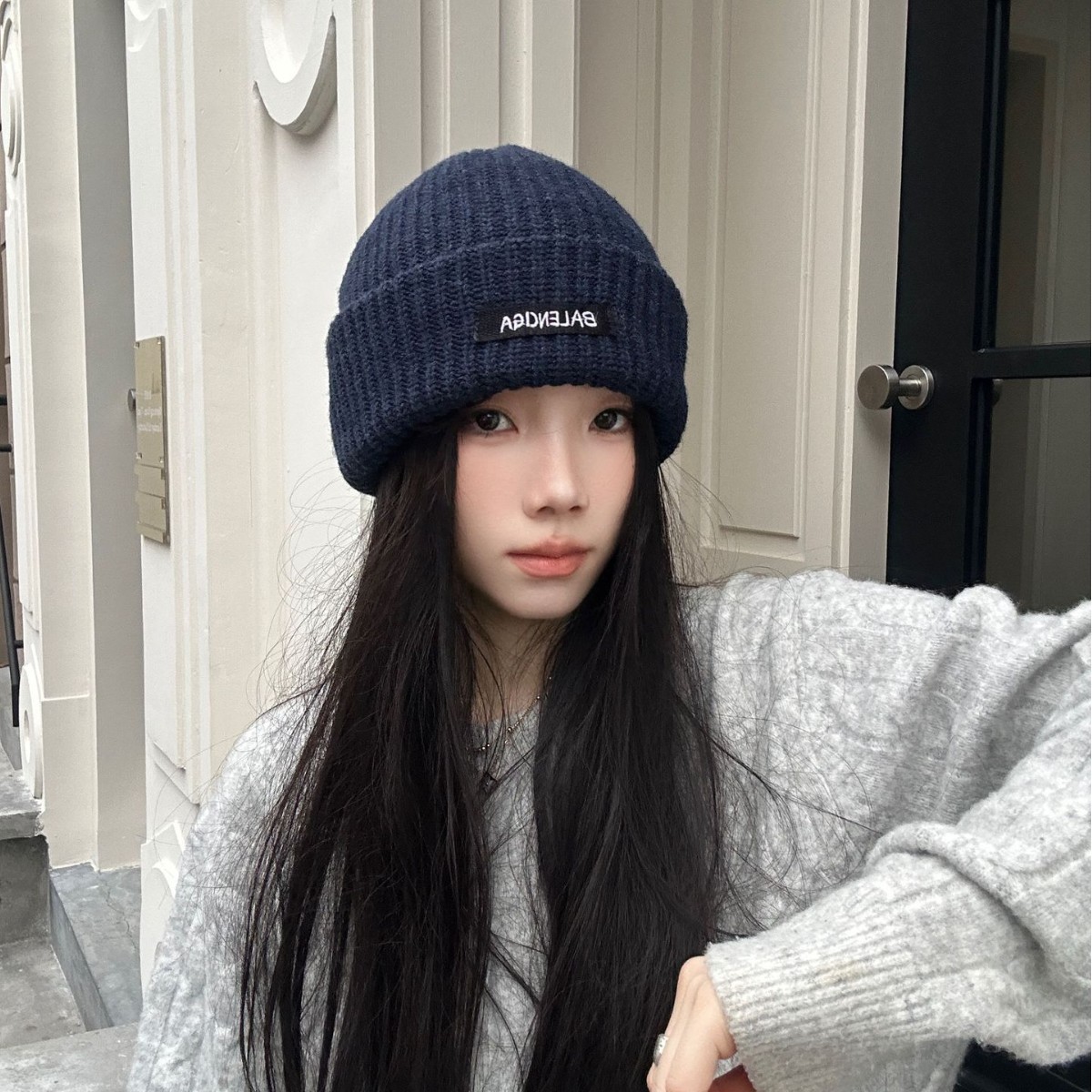 Autumn and winter versatile fabric label knitted cap, thickened headband to show off face, small woolen cap for cold protection and warmth, ear-protecting headband, cold cap details Picture