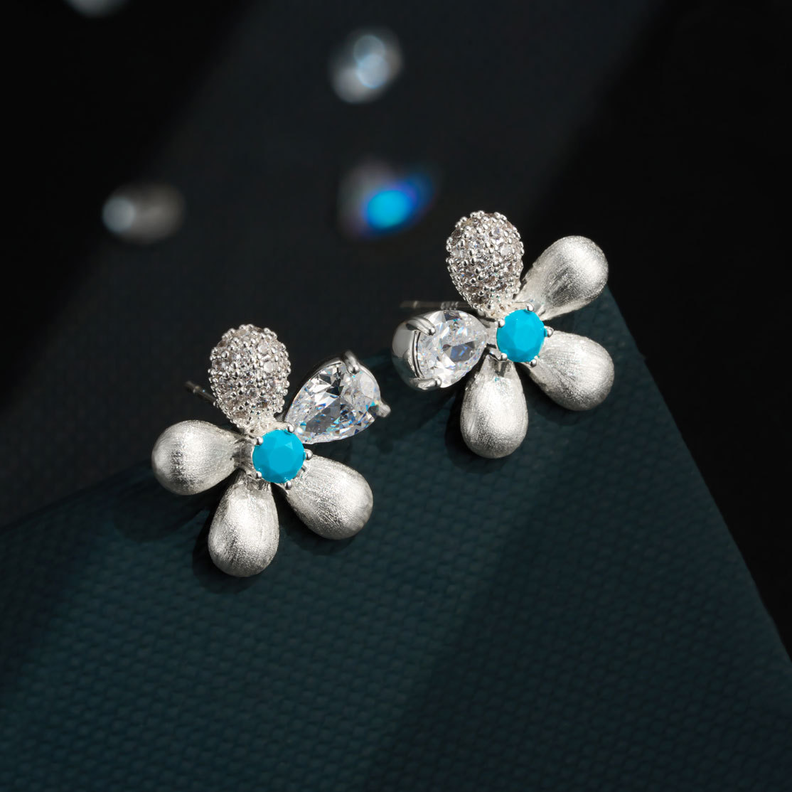 Original fresh and three-dimensional brushed flower stud earrings, copper alloy inlaid with zircon s925 silver needle, high-end and versatile women's earrings Application Scenario