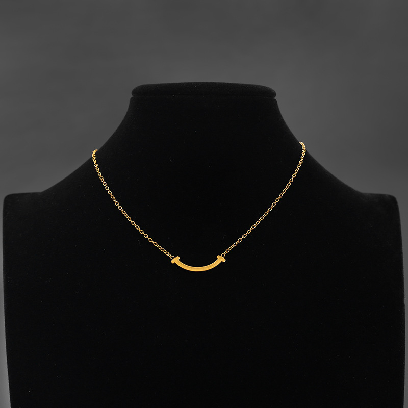 European and American stainless steel smile necklace, V gold vacuum rose gold collarbone chain factory direct sales, necklace titanium steel jewelry Specification image