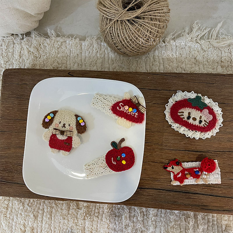 Handcrafted hair accessories, a variety of creative hair clips and headbands, handcrafted fashionable hair accessories, versatile accessories for girls Application Scenario