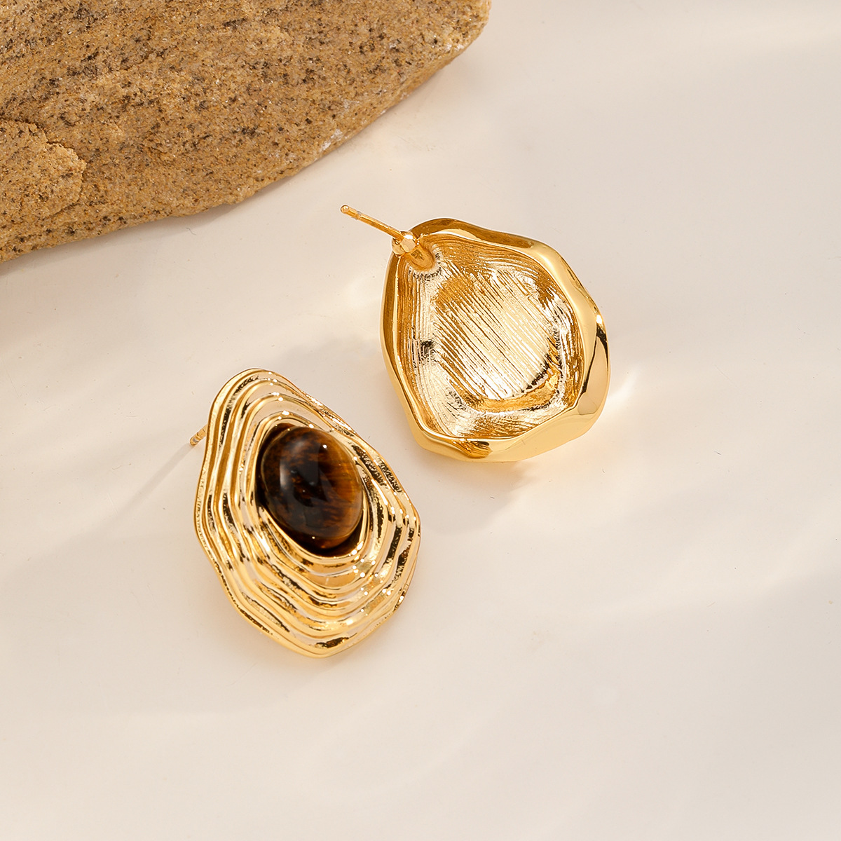 娜莎跨境专供秋冬美拉德复古时尚高级纹理水滴耳钉小众高级感耳环产品图