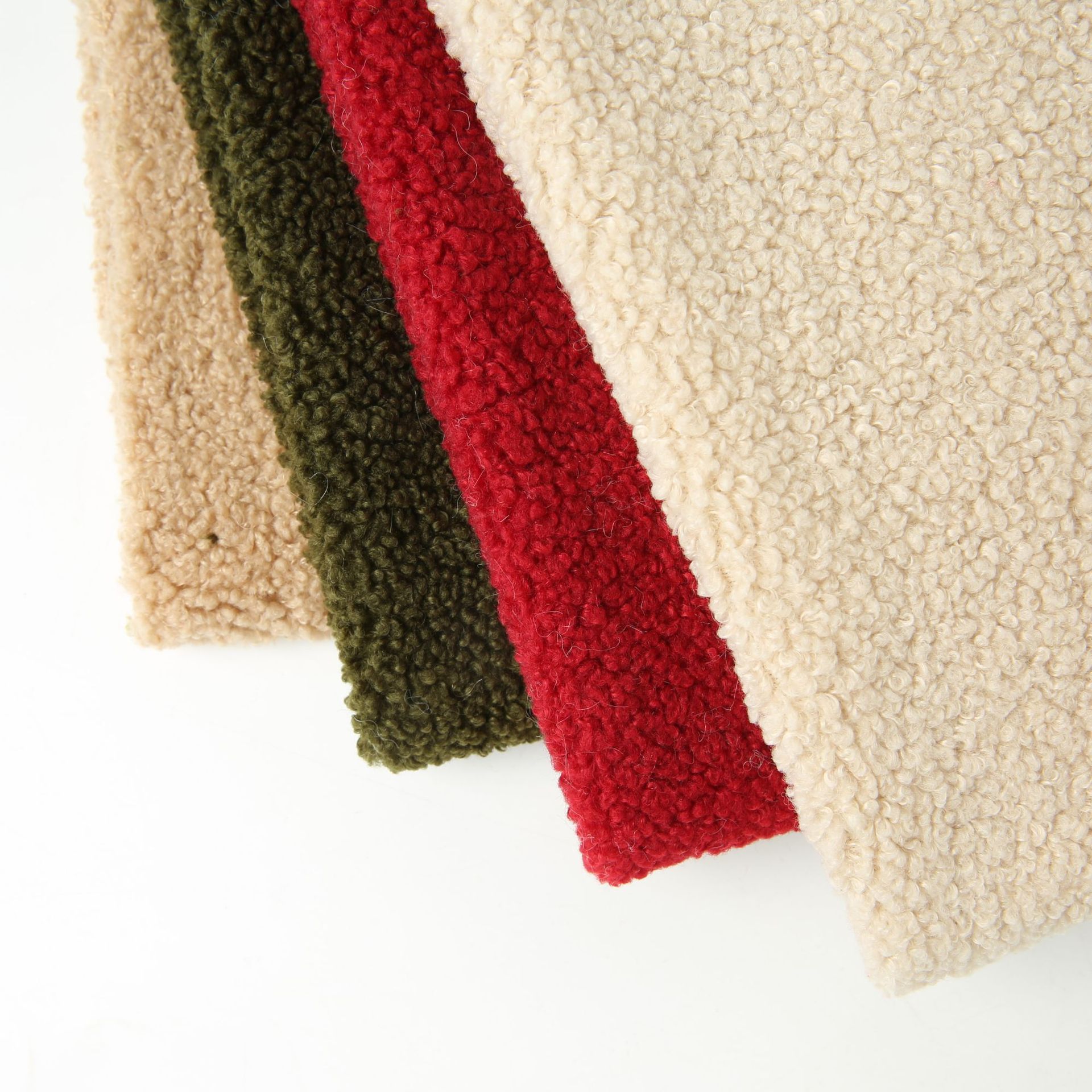 泰迪绒面料加厚涤纶颗粒绒毛绒玩具毛圈绒布料服装宠物用品布料厂白底实物图