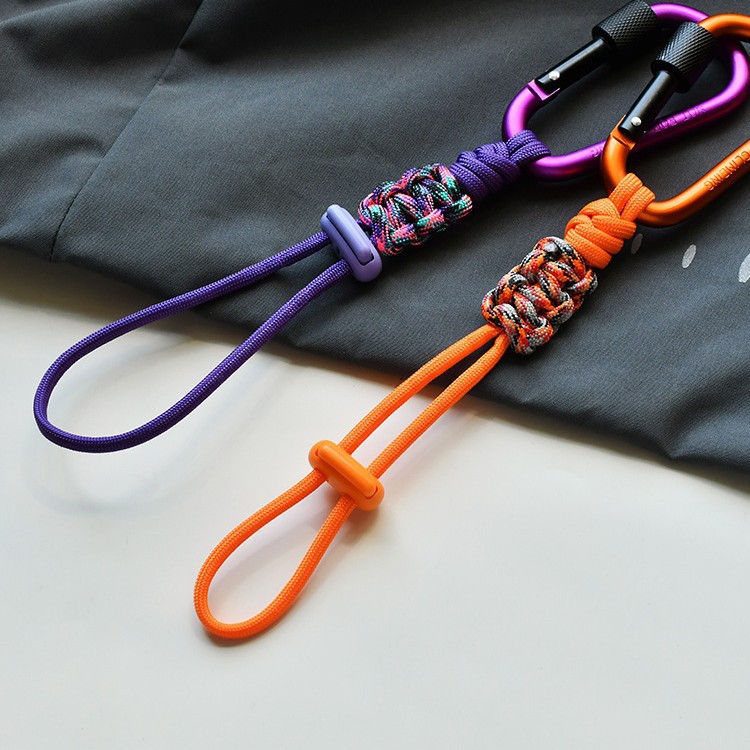 Cross-border water bottle hanging, mountain climbing mineral water hanging rope, outdoor backpack water cup hook, umbrella rope, hand-woven hiking accessories Application Scenario