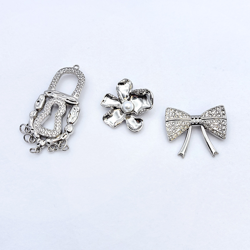 Creative and fashionable metal irregular-shaped decorative pins, versatile suit jackets, exquisite and personalized brooch accessories Specification image