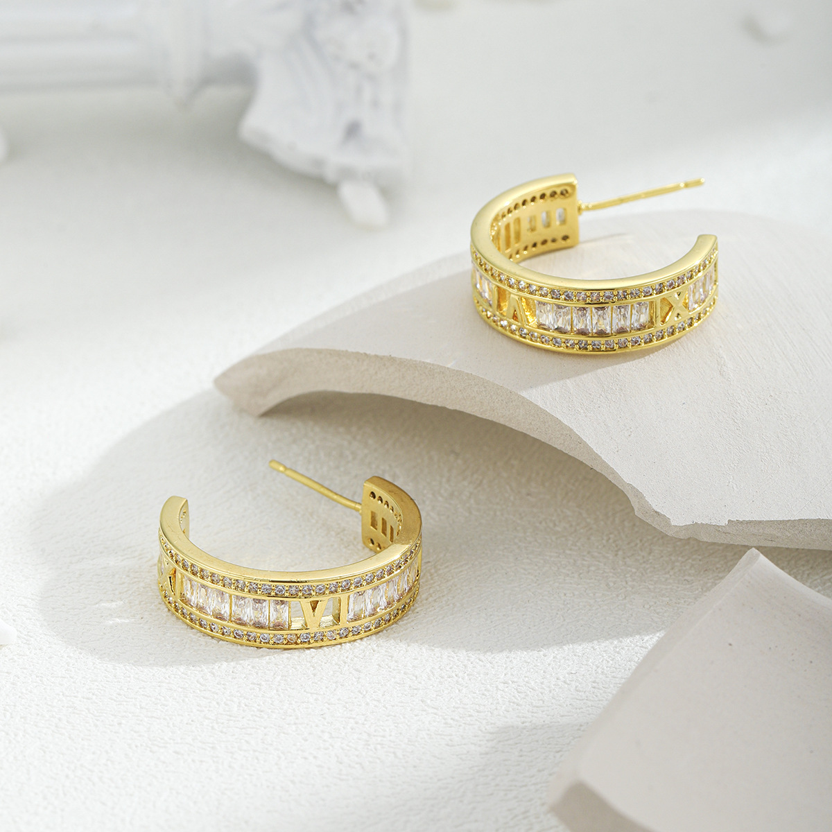 Bai Ling's new creative and fashionable C-shaped ear studs, a live-streaming bestseller, 925 silver needle earrings, wholesale of high-quality earrings details Picture