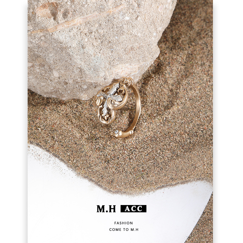 Iris key ring, a retro feminine charm, with a unique and original design sense, is an exquisite and versatile fashionable ring for the index finger Application Scenario