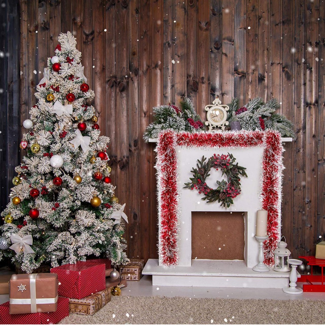A 10-meter-long, dark green, white-edged Christmas snowflake flower wreath decorated with Christmas ribbons and rattan strips Application Scenario