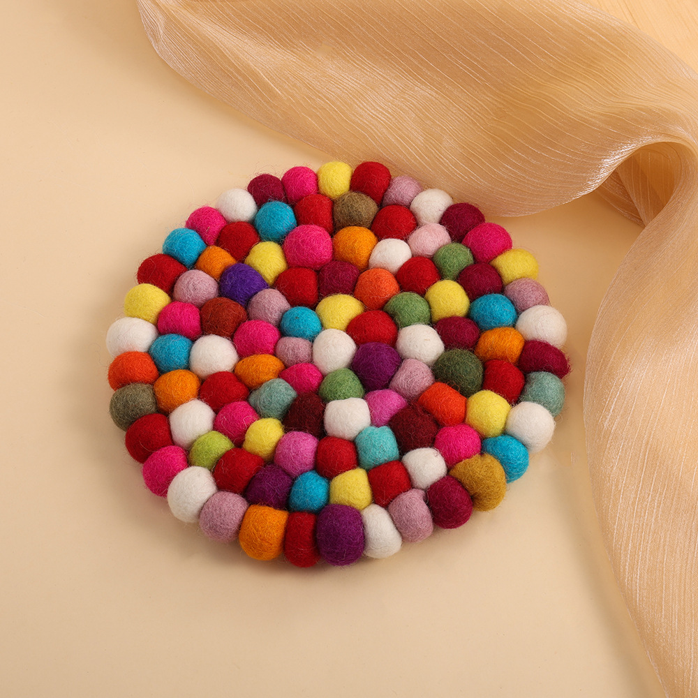 尼泊尔手工羊毛毡锅垫 多彩球球靓丽杯垫隔热垫戳戳乐餐垫批发